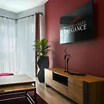 Elegance Red W Let's Sea Basen&spa Apartament