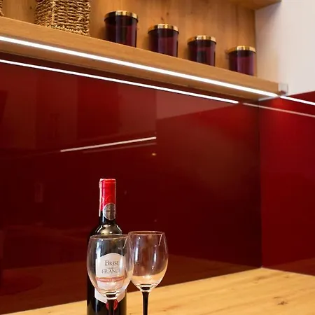 Apartment Elegance Red W Let's Sea Basen&spa