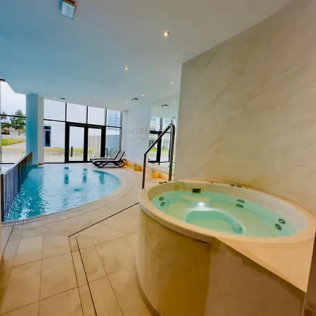 Elegance Red W Let's Sea Basen&spa Apartament *