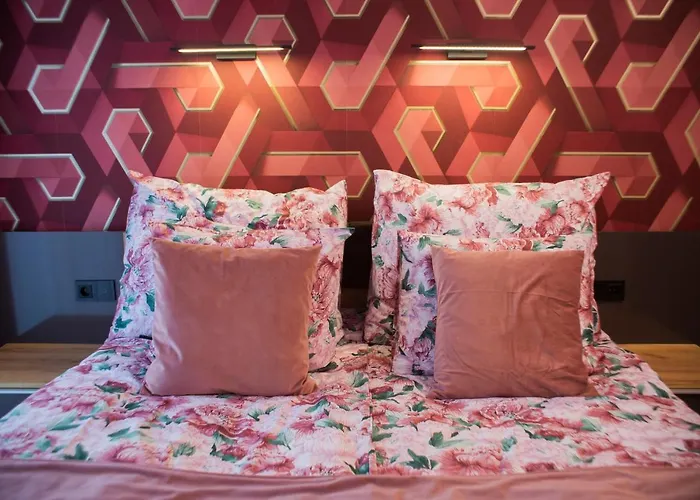 Elegance Red W Let's Sea Basen&spa *